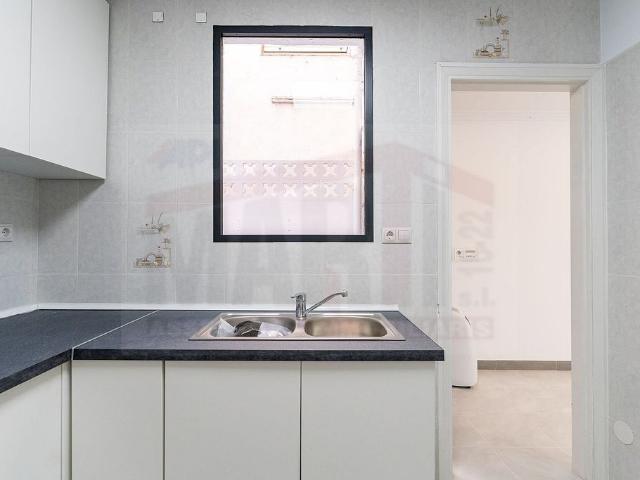 Casa en venta en calle De Sant Roc, Reus, de 218 m² 4 habitaciones por 252.000