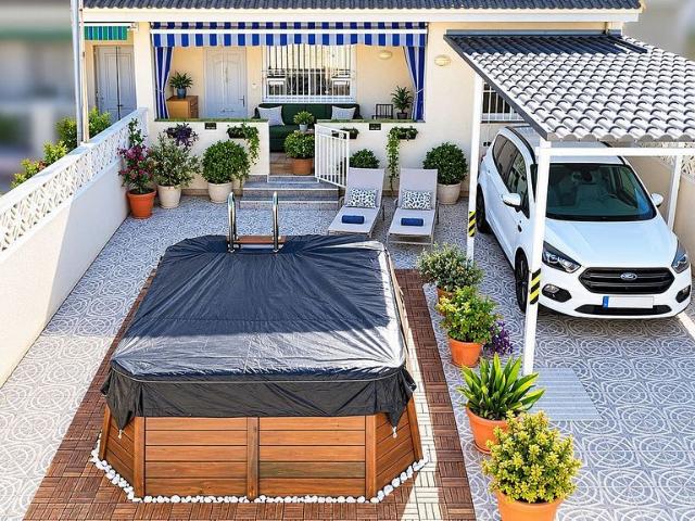 Casa en venta en calle De Santa Olga, Santa Oliva, de 140 m² 4 habitaciones por 299.000
