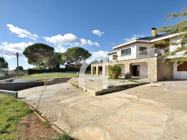 Casa en venta en calle De Santcosme, Sant Pere de Vilamajor, de 500 m² 6 habitaciones por 495.000