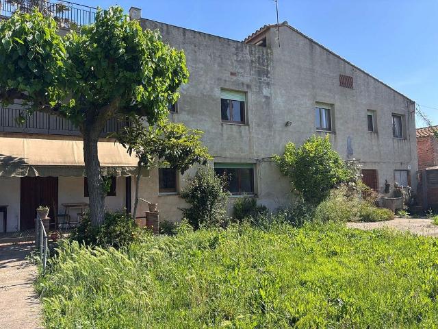 Casa en venta en calle De Torroella, Serra de Daró, de 275 m² 5 habitaciones por 420.000