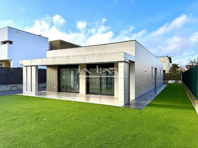 Casa en venta en calle Del Tiler, Gurb, de 149 m² 3 habitaciones por 790.000