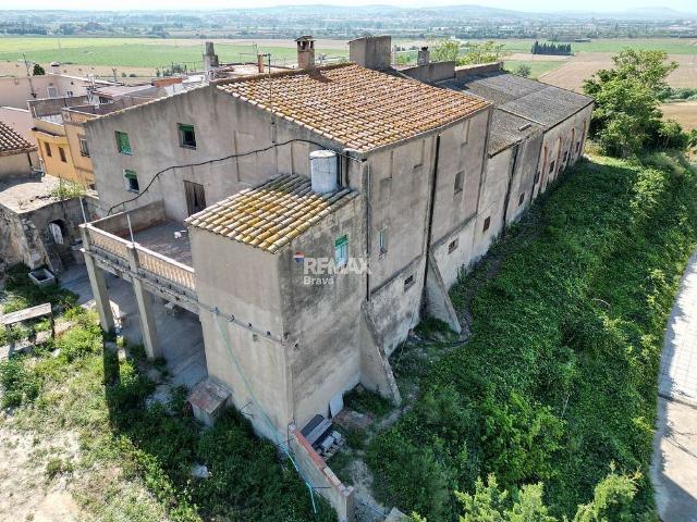 Chalet en venta en calle Del Centre, Far d´Empordà, El, de 182 m² 1 habitación por 300.000