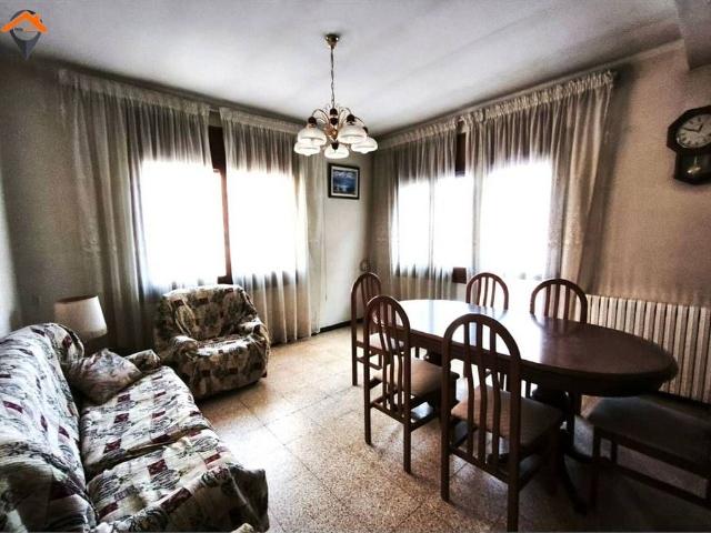 Casa en venta en calle Del Francolí, Sabadell, de 531 m² 7 habitaciones por 459.000