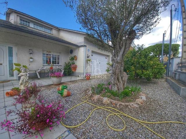 Casa en venta en calle Del Llorer, Lliçà d´Amunt, de 338 m² 5 habitaciones por 622.000
