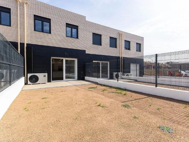 Casa en venta en calle Del Pintor Guàrdia, Manlleu, de 120 m² 4 habitaciones por 305.000
