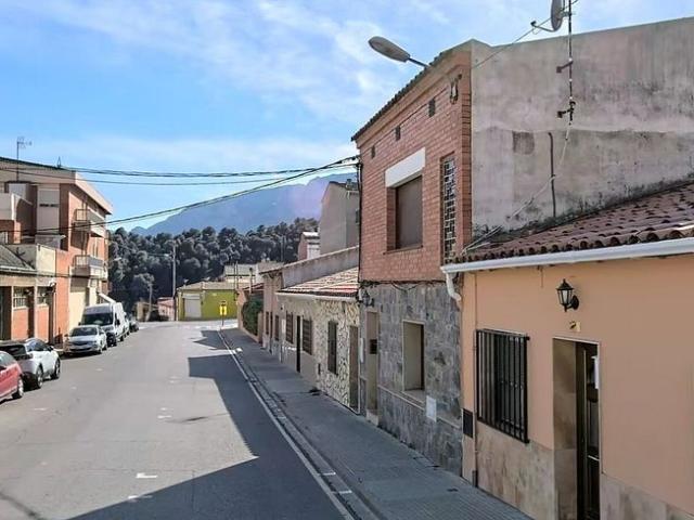 Casa en venta en calle Del Puig, Castellbell i el Vilar, de 234 m² 4 habitaciones por 74.000