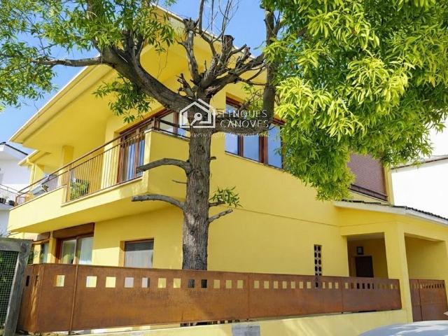 Casa en venta en calle Del Remei, Banyoles, de 260 m² 5 habitaciones por 495.000