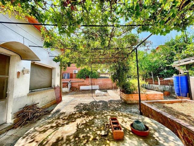 Casa en venta en calle Del Renaixement, Cerdanyola del Vallès, de 109 m² 4 habitaciones por 550.000
