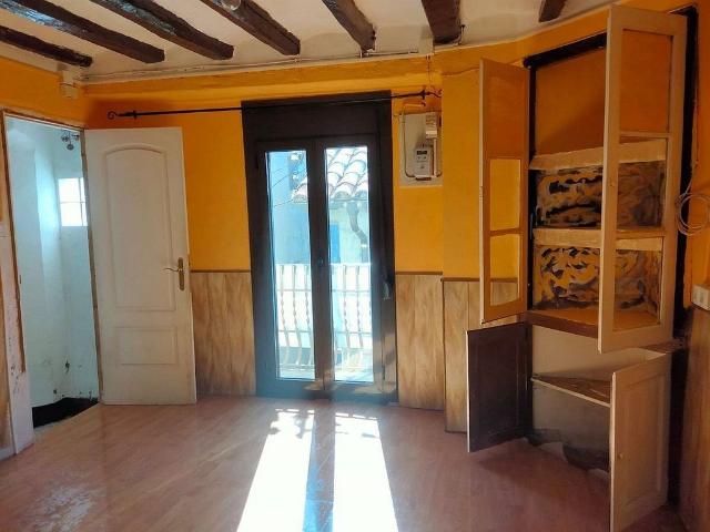 Casa en venta en calle Del Regatell, Pobla de Lillet, la, de 134 m² 3 habitaciones por 58.900