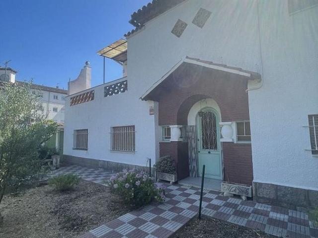 Casa en venta en calle D'en Narcís Xifra i Masmitjà, Girona, de 113 m² 4 habitaciones por 460.000