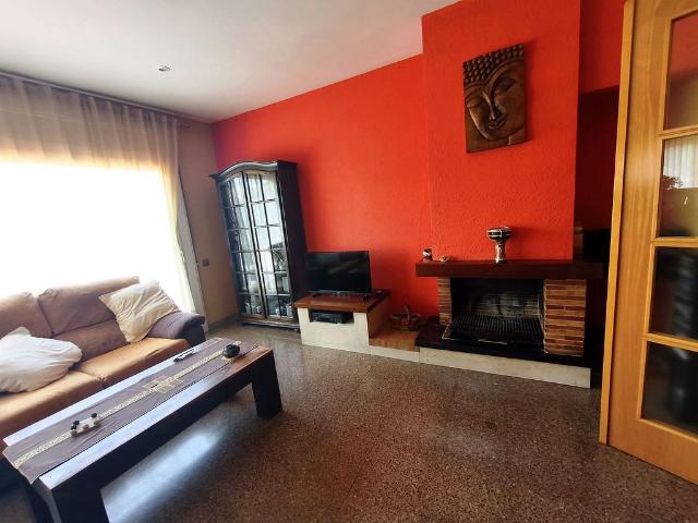 Casa en venta en calle D'en Salvador Espriu, Roda de Ter, de 140 m² 5 habitaciones por 270.000