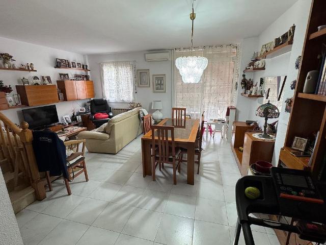 Casa adosada en venta en calle D'horta, Barcelona, de 195 m² 5 habitaciones por 759.900