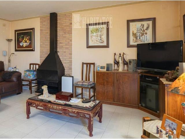 Casa en venta en calle D'osona, Perafita, de 222 m² 4 habitaciones por 350.000