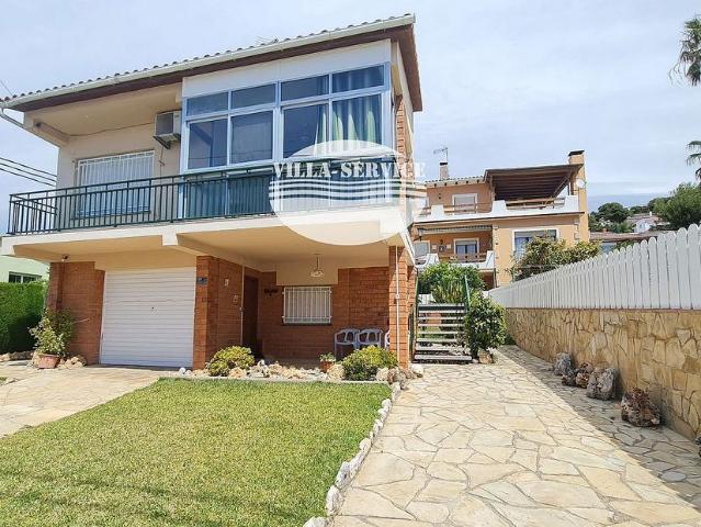 Casa en venta en calle Esplugues, Calafell, de 108 m² 3 habitaciones por 292.000