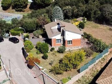 Casa en venta en calle Faig, Caldes de Montbui, de 114 m² 3 habitaciones por 399.000