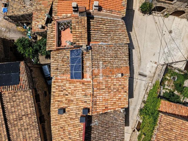 Casa en venta en calle Font de la, Montblanc, de 129 m² 3 habitaciones por 80.000