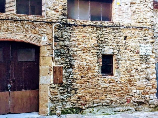 Casa en venta en calle Gi, Forallac, de 300 m² 3 habitaciones por 595.000