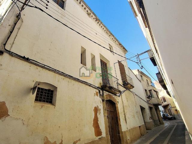 Casa en venta en calle Ginestar, Móra d´Ebre, de 793 m² 4 habitaciones por 170.000