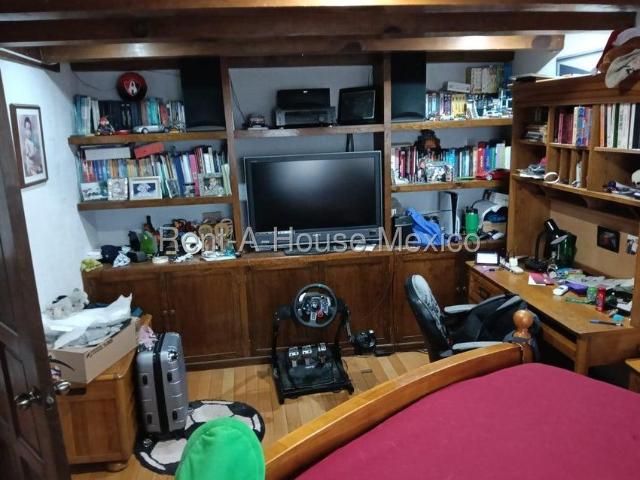 Casa en Venta en Calle Hortencia, Miguel Hidalgo RU 25 3631