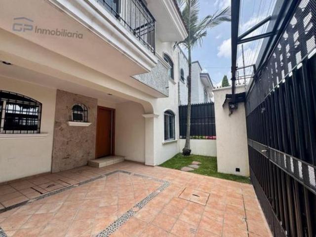 CASA EN VENTA EN CALLE INGLATERRA