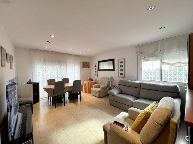 Casa en venta en calle Josep Aladern, Valls, de 130 m² 4 habitaciones por 285.000