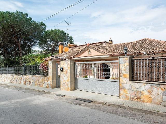 Casa en venta en calle Josep Lluís Sert i López, Argentona, de 500 m² 7 habitaciones por 745.000