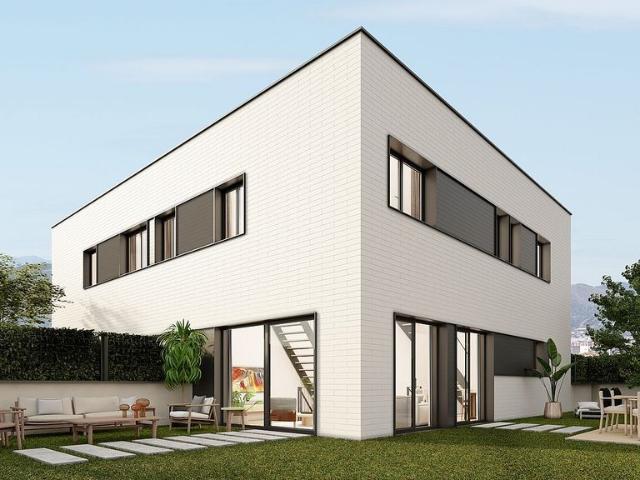 Casa en venta en calle La Masia, Palau solità i Plegamans, de 213 m² 4 habitaciones por 470.000