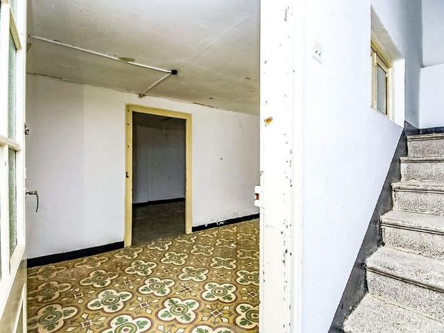 Casa en venta en calle La Barca, Flix, de 48 m² 3 habitaciones por 25.000