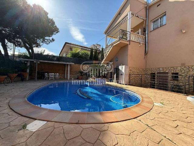Casa en venta en calle La Flor, Tordera, de 251 m² 6 habitaciones por 550.000