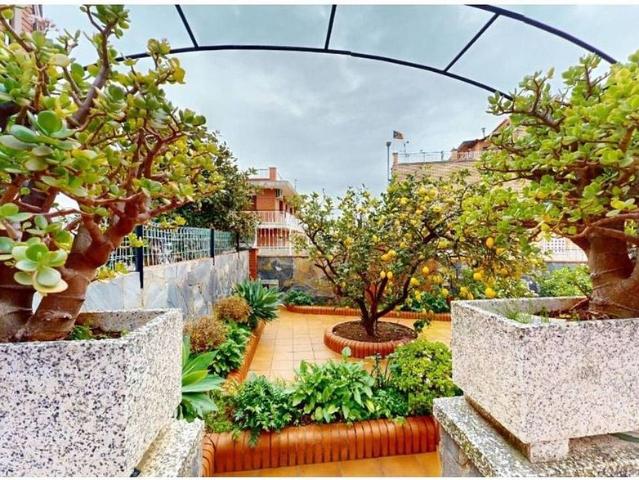 Casa en venta en calle Lloc Las Marinas, Viladecans, de 248 m² 4 habitaciones por 795.000