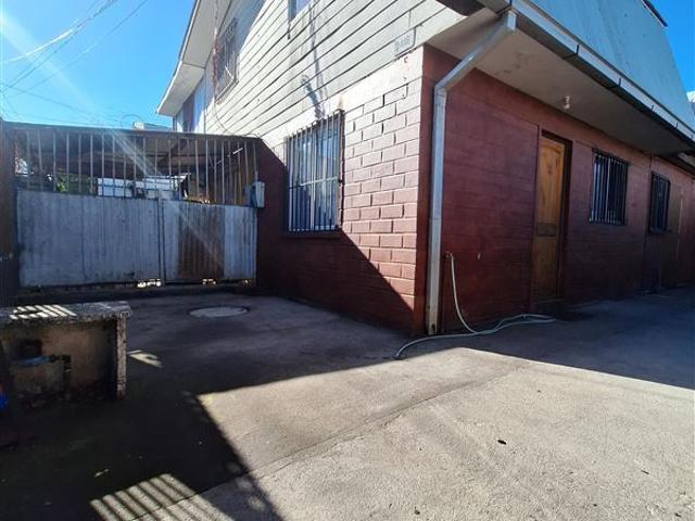 Casa en Venta en Calle Los Cardos, Sector Poniente Los Angeles