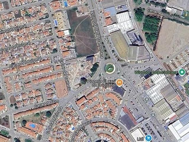 Chalet en venta en calle Puigmal E, Castelló d´Empúries, de 73 m² 2 habitaciones por 134.850