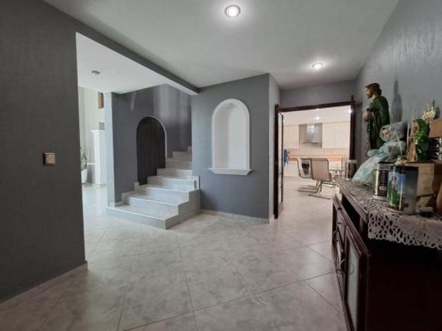 CASA EN VENTA EN CALLE PACHUCA EN VALLE CEYLAN, TLALNEPANTLA
