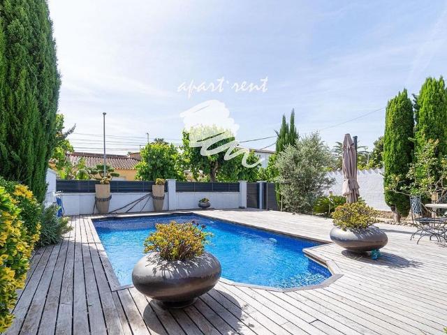 Casa en venta en calle Pení, Castelló d´Empúries, de 139 m² 4 habitaciones por 569.000