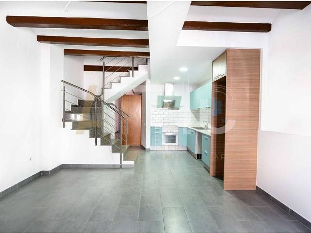 Casa en venta en calle Pin i Soler, Santa Coloma de Cervelló, de 150 m² 3 habitaciones por 499.000
