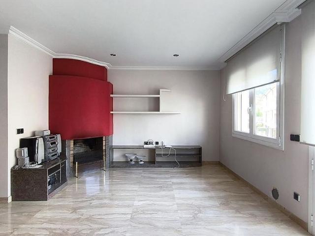 Casa en venta en calle Plana, Campdevanol, de 277 m² 4 habitaciones por 345.000