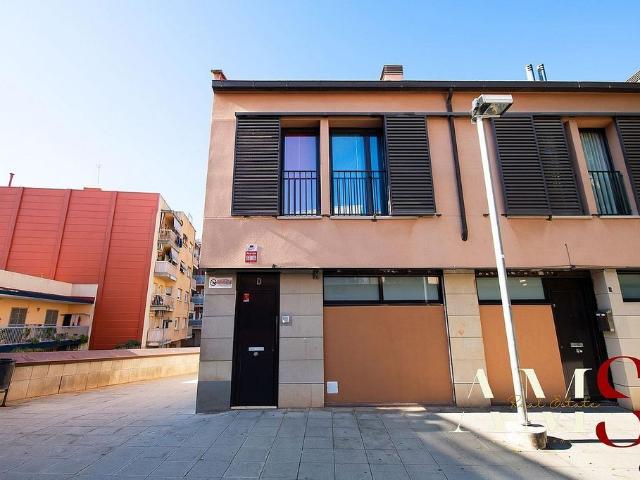 Chalet en venta en calle Placeta de Molins, Viladecans, de 127 m² 3 habitaciones por 408.000