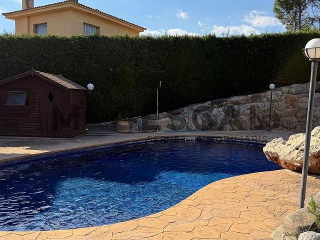 Casa en venta en calle Pollancre, Caldes de Montbui, de 250 m² 6 habitaciones por 590.000