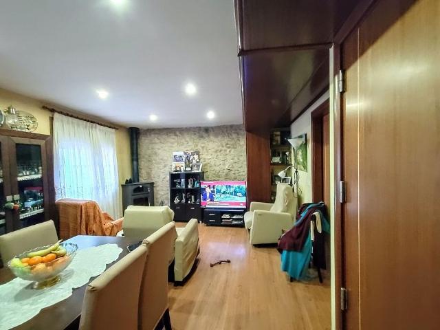 Casa pareada en venta en calle Ramon Grinyó, Vimbodí, de 228 m² 6 habitaciones por 169.000