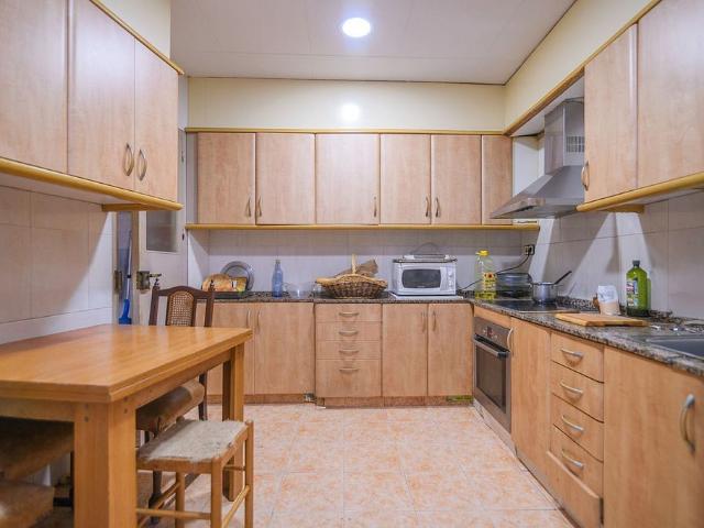 Casa pareada en venta en calle Roureda, Sant Climent de Llobregat, de 135 m² 6 habitaciones por 328.800