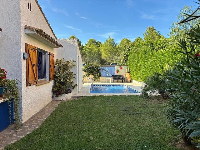 Casa en venta en calle Suïssa, Torroella de Montgrí, de 100 m² 3 habitaciones por 465.000