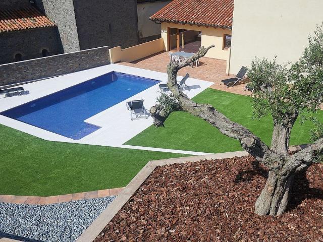Casa adosada en venta en calle Sant Bartomeu, L'Esquirol, de 424 m² 5 habitaciones por 745.000