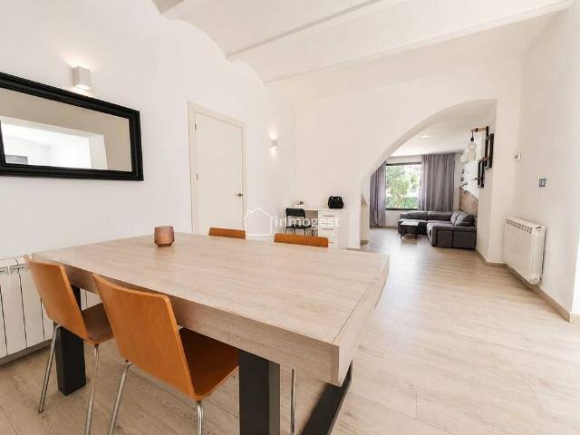 Casa en venta en calle Sant Ferriol, Sarrià de Ter, de 350 m² 4 habitaciones por 740.000