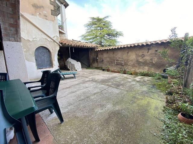 Casa en venta en calle Sant Pere Almato, Sant Feliu Sasserra, de 350 m² 9 habitaciones por 260.000