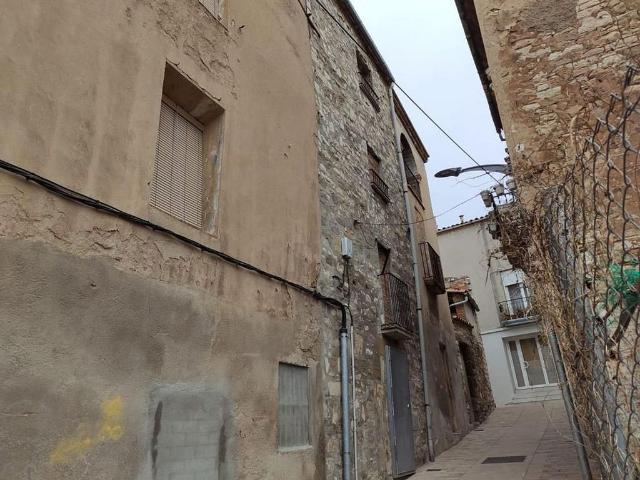 Casa en venta en calle Sant Pere, Calaf, de 147 m² 3 habitaciones por 40.000