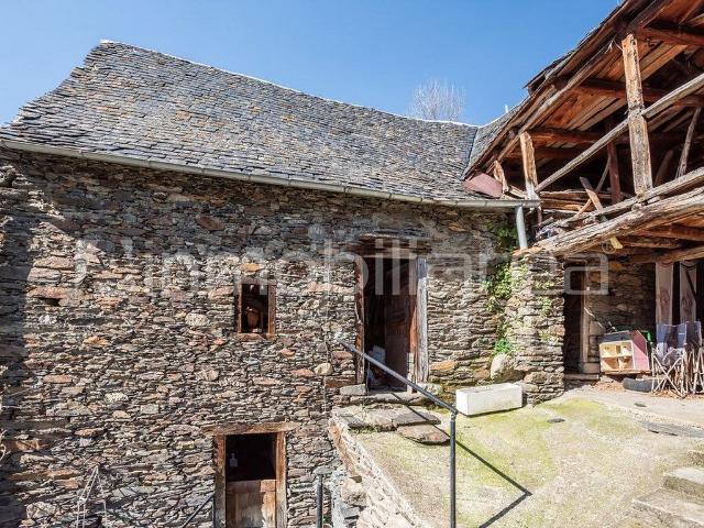 Casa en venta en calle Santa Elulalia, Bausen, de 341 m² 3 habitaciones por 240.000