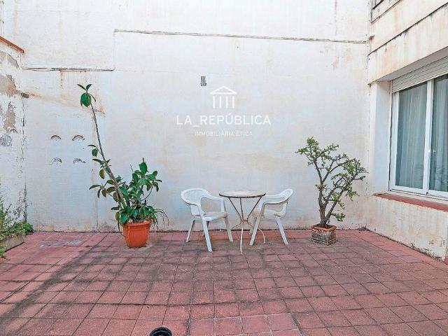 Casa en venta en calle Santa Teresa, Mataró, de 352 m² 8 habitaciones por 600.000