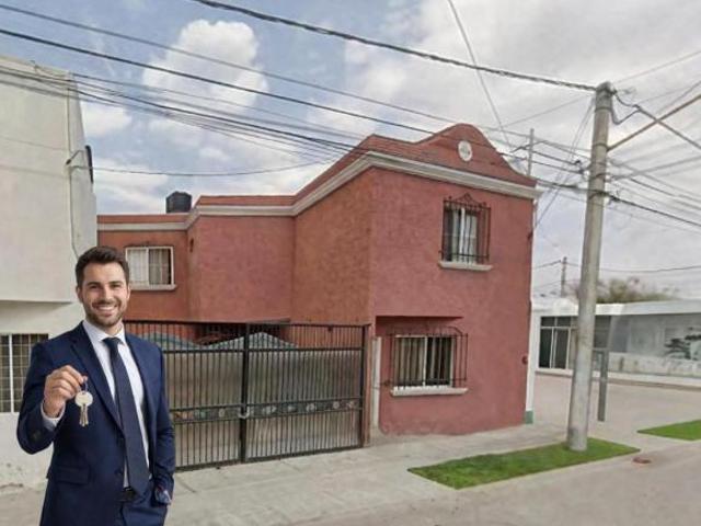 CASA EN VENTA EN CALLE SINALOA, COL. PIRAMIDES, EN AGUASCALIENTES