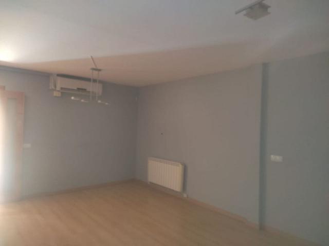Casa en venta en calle Torredembarra, Cubelles, de 253 m² 3 habitaciones por 416.500