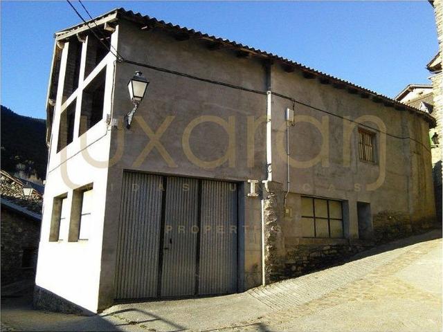 Chalet en venta en calle Unica Dorbe, Guingueta d´Àneu, La, de 220 m² 2 habitaciones por 194.000